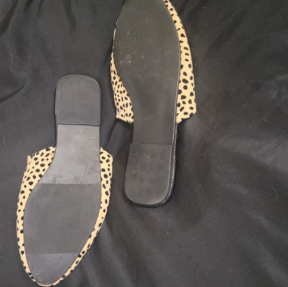 Leopard Print Cozy Slips with fuzzy ball - Picture 6 of 6